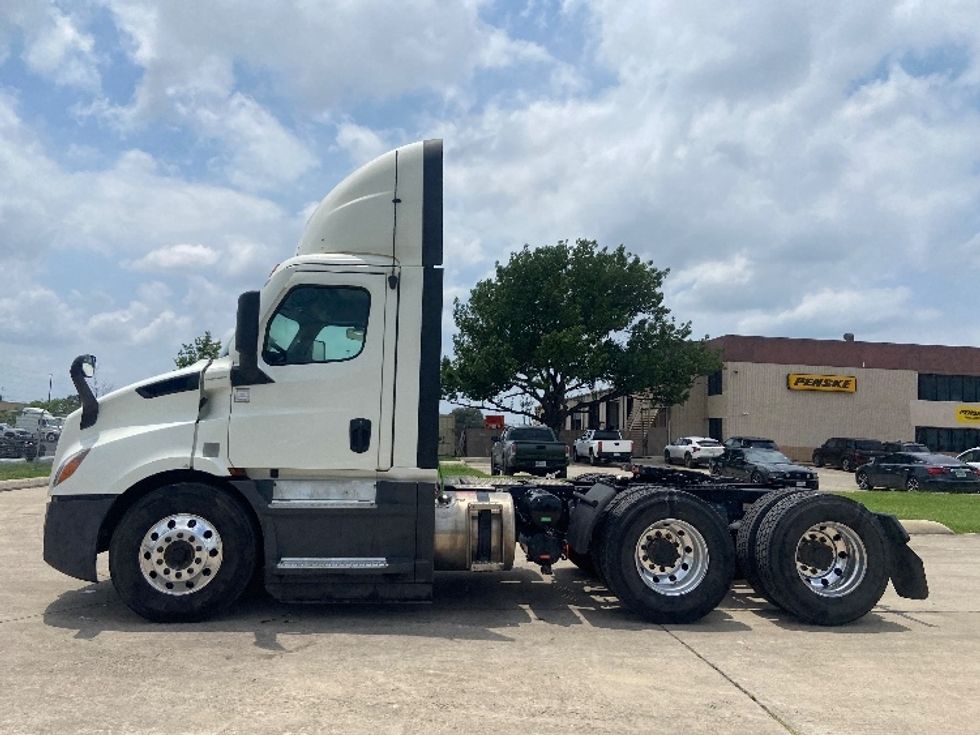 Day Cab Tractor-Heavy Duty Tractors-Freightliner-2022-T11664ST-San Antonio-TX-606,967\n\t\tmiles-$ 36,500 - Image 4