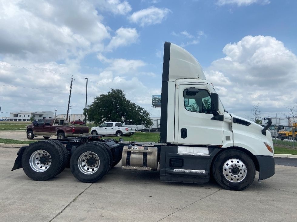 Day Cab Tractor-Heavy Duty Tractors-Freightliner-2022-T11664ST-San Antonio-TX-606,967\n\t\tmiles-$ 36,500 - Image 8