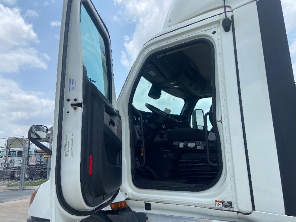 Day Cab Tractor-Heavy Duty Tractors-Freightliner-2022-T11664ST-San Antonio-TX-606,967\n\t\tmiles-$ 36,500 - Image 9