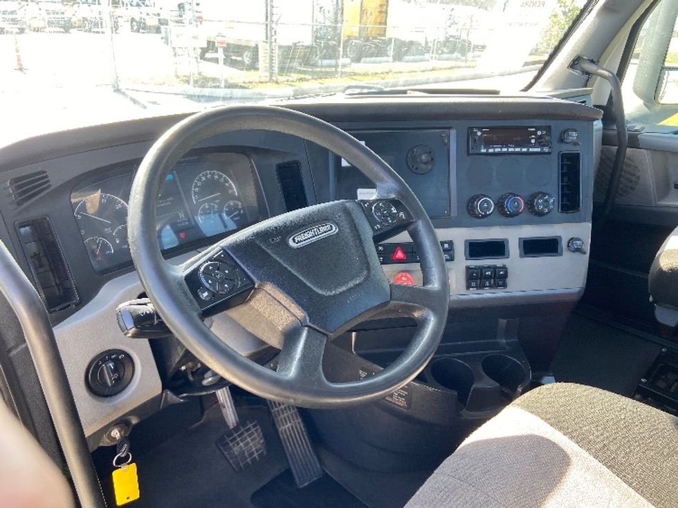 Day Cab Tractor-Heavy Duty Tractors-Freightliner-2022-T11664ST-San Antonio-TX-683,609\n\t\tmiles-$ 29,750 - Image 10