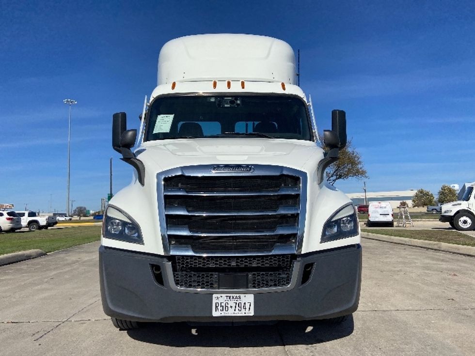 Day Cab Tractor-Heavy Duty Tractors-Freightliner-2022-T11664ST-San Antonio-TX-683,609\n\t\tmiles-$ 29,750 - Image 2