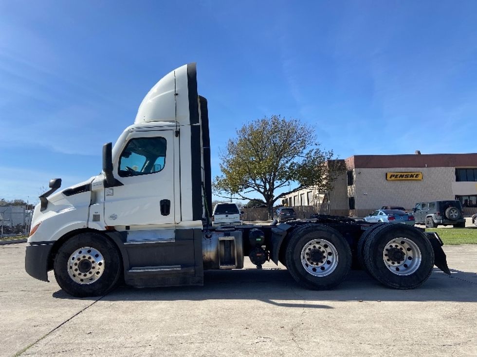 Day Cab Tractor-Heavy Duty Tractors-Freightliner-2022-T11664ST-San Antonio-TX-683,609\n\t\tmiles-$ 29,750 - Image 4