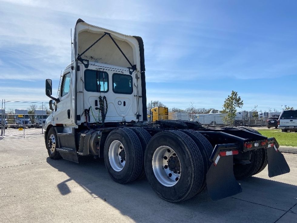 Day Cab Tractor-Heavy Duty Tractors-Freightliner-2022-T11664ST-San Antonio-TX-683,609\n\t\tmiles-$ 29,750 - Image 5