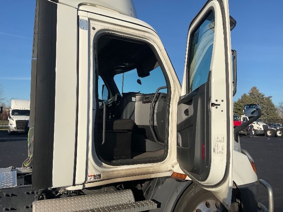 Day Cab Tractor-Heavy Duty Tractors-Freightliner-2022-T11664ST-South Bend-IN-504,078\n\t\tmiles-$ 46,500 - Image 12