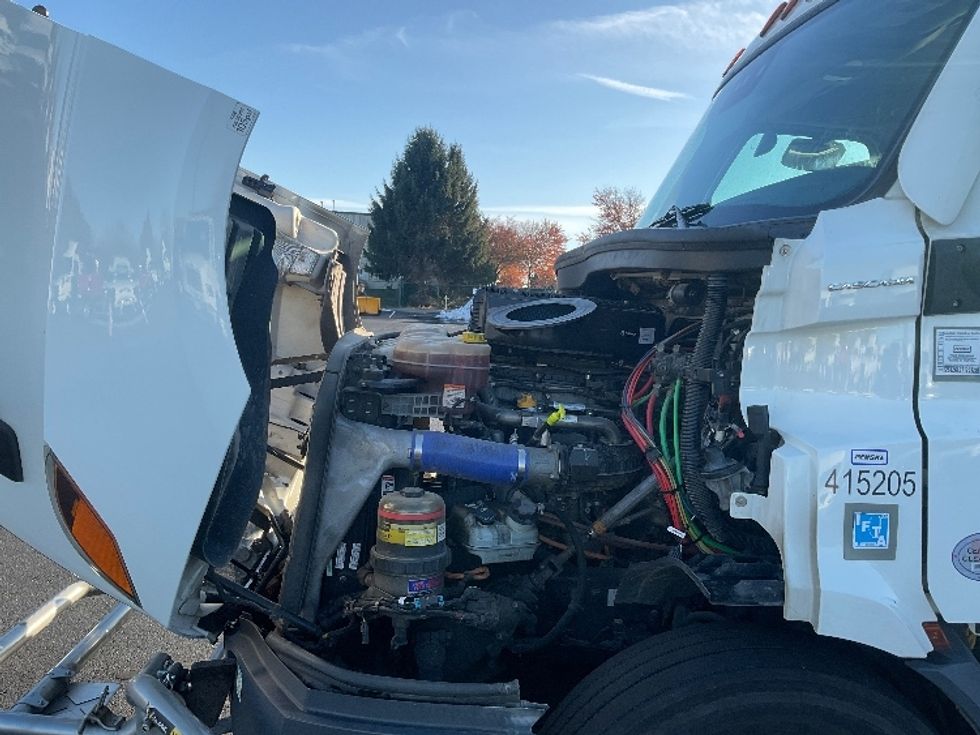 Day Cab Tractor-Heavy Duty Tractors-Freightliner-2022-T11664ST-South Bend-IN-504,078\n\t\tmiles-$ 46,500 - Image 16