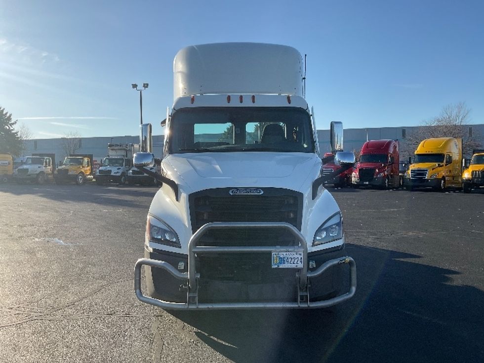 Day Cab Tractor-Heavy Duty Tractors-Freightliner-2022-T11664ST-South Bend-IN-504,078\n\t\tmiles-$ 46,500 - Image 2