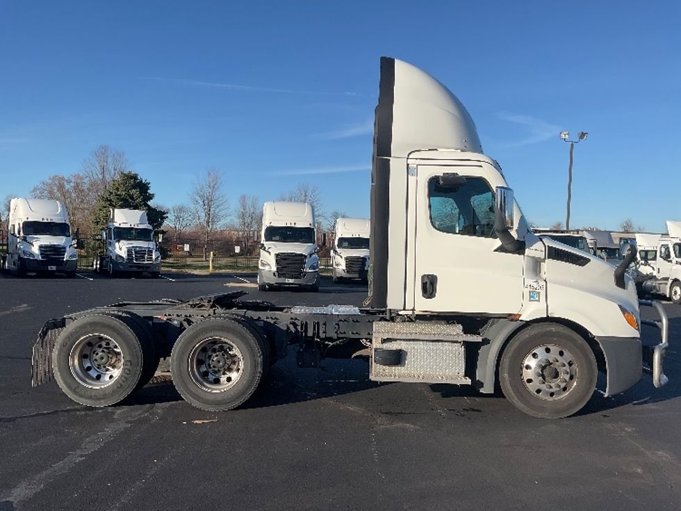 Day Cab Tractor-Heavy Duty Tractors-Freightliner-2022-T11664ST-South Bend-IN-504,078\n\t\tmiles-$ 46,500 - Image 8