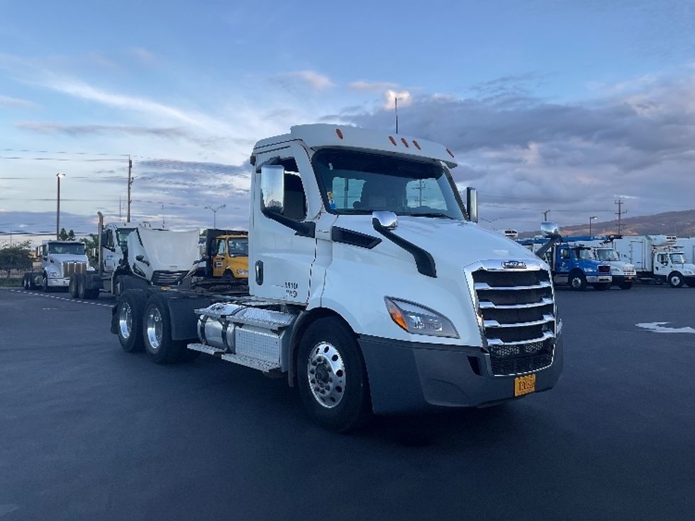 2018 Freightliner Cascadia 126" Day cab photo 14