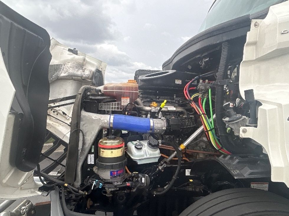 Day Cab Tractor-Heavy Duty Tractors-Freightliner-2022-T11664ST-Windsor-WI-588,112\n\t\tmiles-$ 42,750 - Image 16