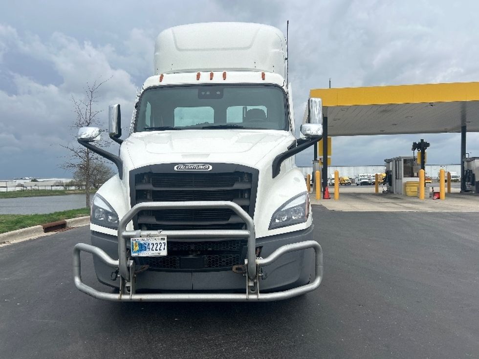 Day Cab Tractor-Heavy Duty Tractors-Freightliner-2022-T11664ST-Windsor-WI-588,112\n\t\tmiles-$ 42,750 - Image 2