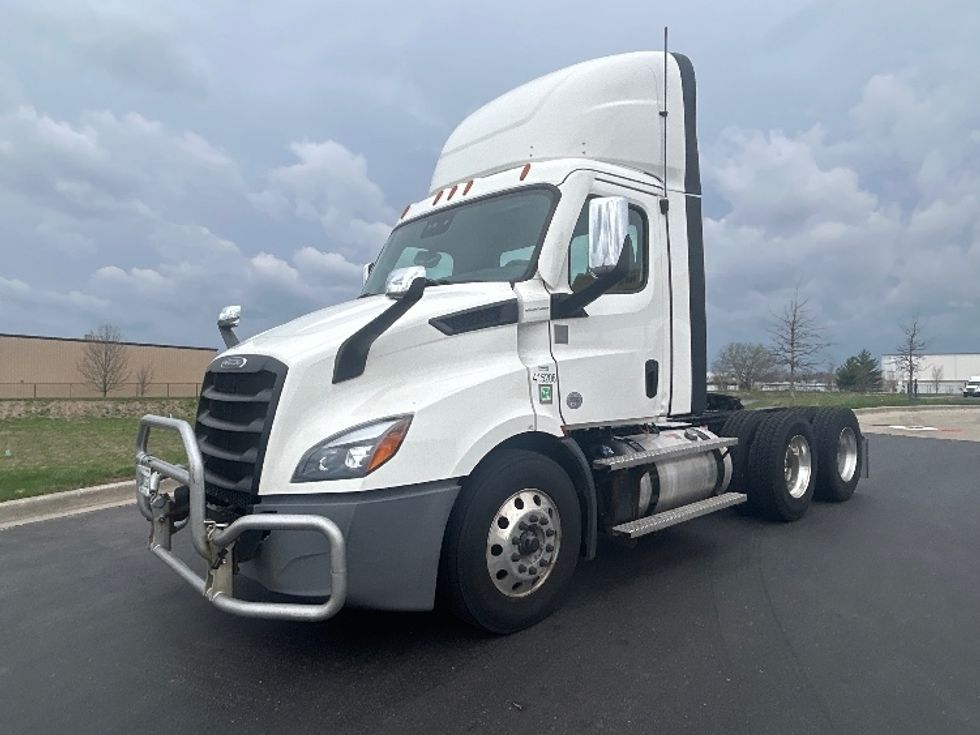Day Cab Tractor-Heavy Duty Tractors-Freightliner-2022-T11664ST-Windsor-WI-588,112\n\t\tmiles-$ 42,750 - Image 3