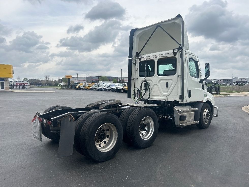 Day Cab Tractor-Heavy Duty Tractors-Freightliner-2022-T11664ST-Windsor-WI-588,112\n\t\tmiles-$ 42,750 - Image 7