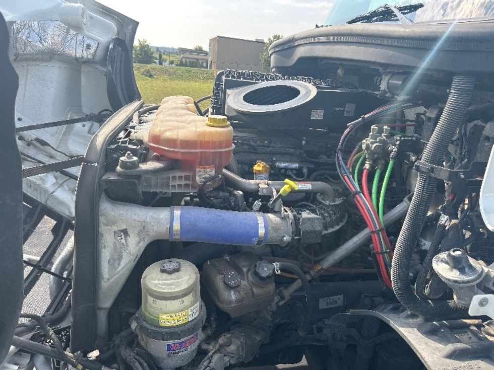 Day Cab Tractor-Heavy Duty Tractors-Freightliner-2022-T11664ST-Windsor-WI-629,808\n\t\tmiles-$ 32,000 - Image 16