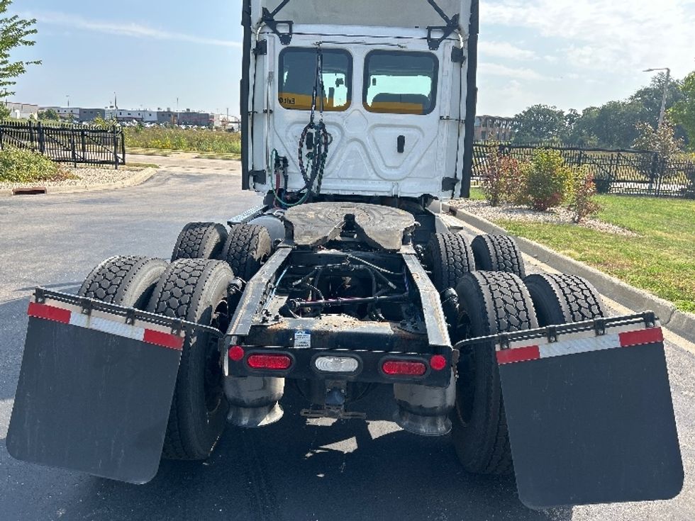 Day Cab Tractor-Heavy Duty Tractors-Freightliner-2022-T11664ST-Windsor-WI-629,808\n\t\tmiles-$ 32,000 - Image 6