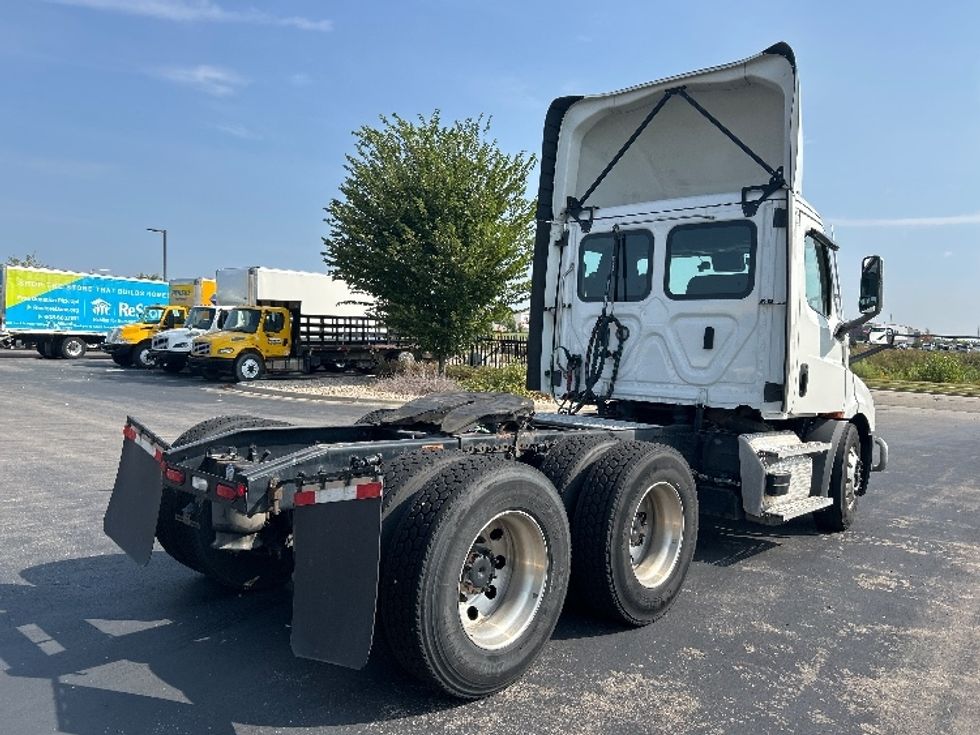 Day Cab Tractor-Heavy Duty Tractors-Freightliner-2022-T11664ST-Windsor-WI-629,808\n\t\tmiles-$ 32,000 - Image 7