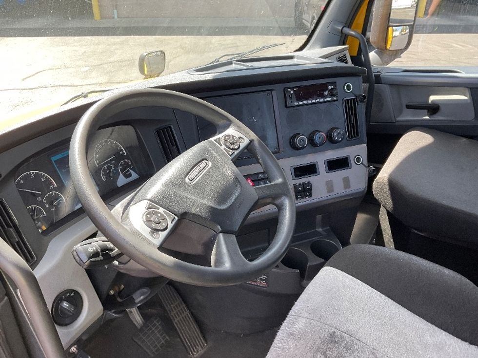 Day Cab Tractor-Heavy Duty Tractors-Freightliner-2022-T12642ST-Bethlehem-PA-328,417\n\t\tmiles-$ 54,250 - Image 10