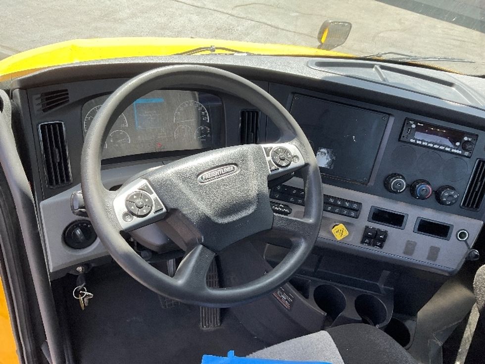 Day Cab Tractor-Heavy Duty Tractors-Freightliner-2022-T12642ST-Bethlehem-PA-328,417\n\t\tmiles-$ 54,250 - Image 11