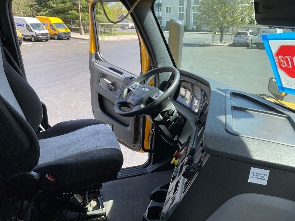 Day Cab Tractor-Heavy Duty Tractors-Freightliner-2022-T12642ST-Bethlehem-PA-328,417\n\t\tmiles-$ 54,250 - Image 14