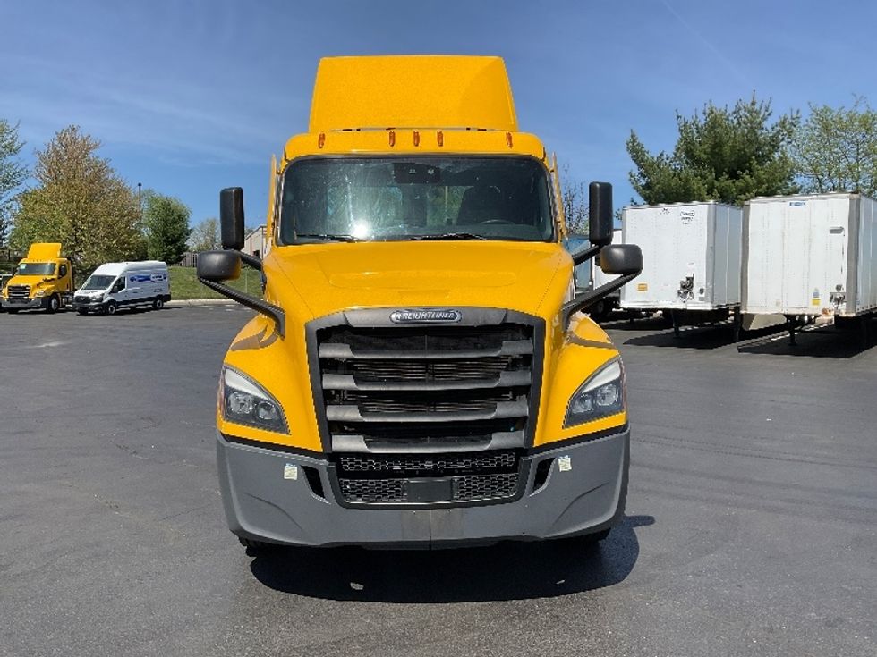 Day Cab Tractor-Heavy Duty Tractors-Freightliner-2022-T12642ST-Bethlehem-PA-328,417\n\t\tmiles-$ 54,250 - Image 2