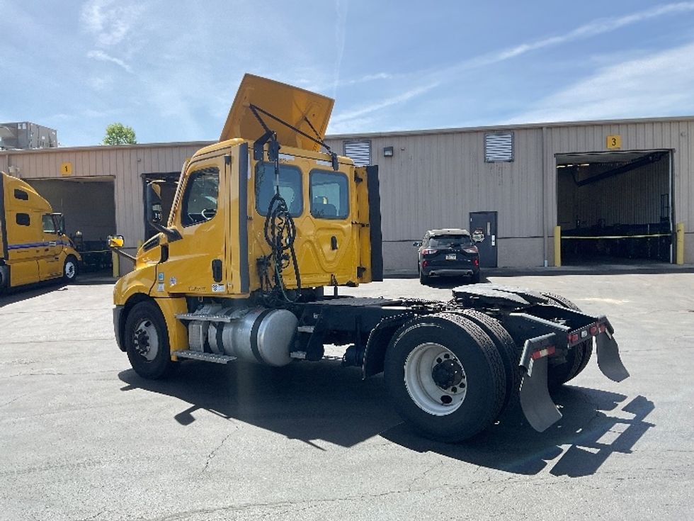 Day Cab Tractor-Heavy Duty Tractors-Freightliner-2022-T12642ST-Bethlehem-PA-328,417\n\t\tmiles-$ 54,250 - Image 5