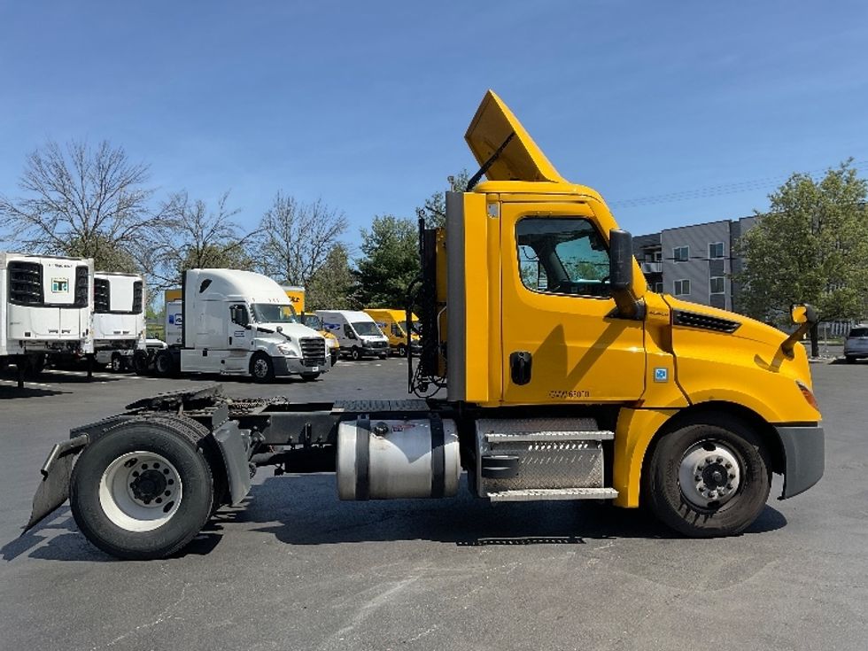 Day Cab Tractor-Heavy Duty Tractors-Freightliner-2022-T12642ST-Bethlehem-PA-328,417\n\t\tmiles-$ 54,250 - Image 8