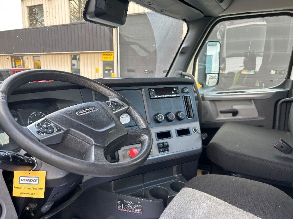 Day Cab Tractor-Heavy Duty Tractors-Freightliner-2022-T12642ST-Burnaby-BC-121,760\n\t\tkm-$ 80,500 - Image 10