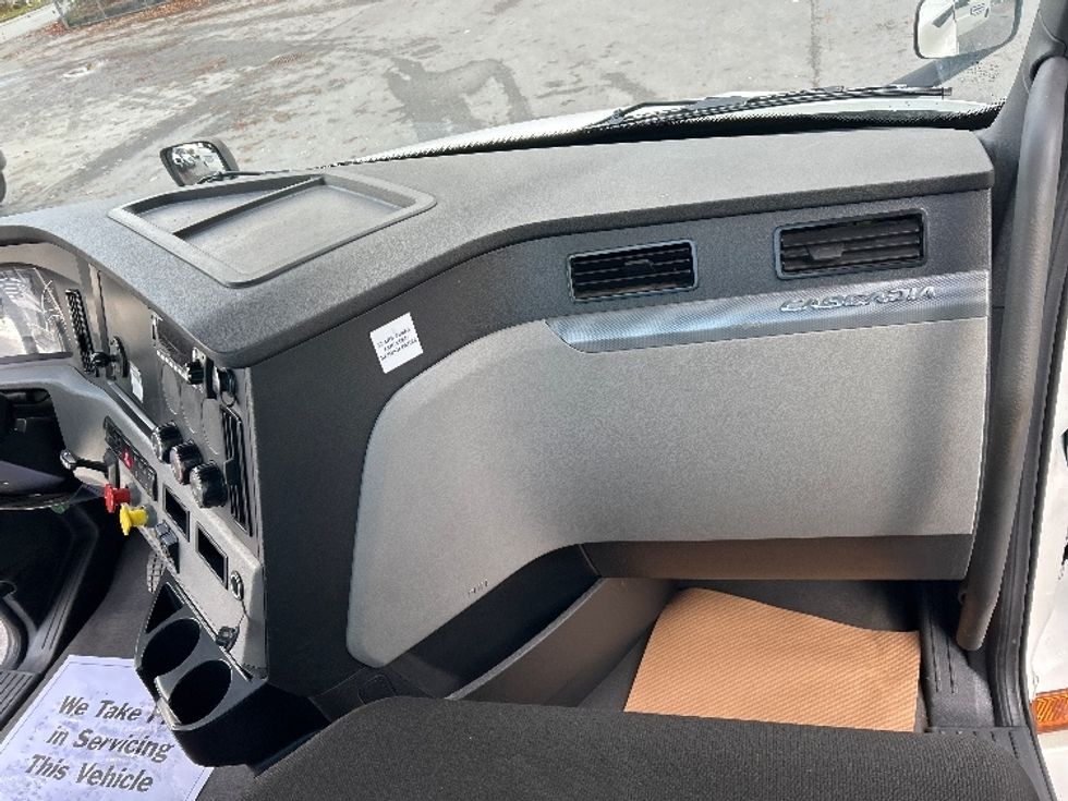 Day Cab Tractor-Heavy Duty Tractors-Freightliner-2022-T12642ST-Burnaby-BC-121,760\n\t\tkm-$ 80,500 - Image 13