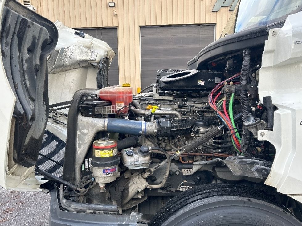 Day Cab Tractor-Heavy Duty Tractors-Freightliner-2022-T12642ST-Burnaby-BC-121,760\n\t\tkm-$ 80,500 - Image 16