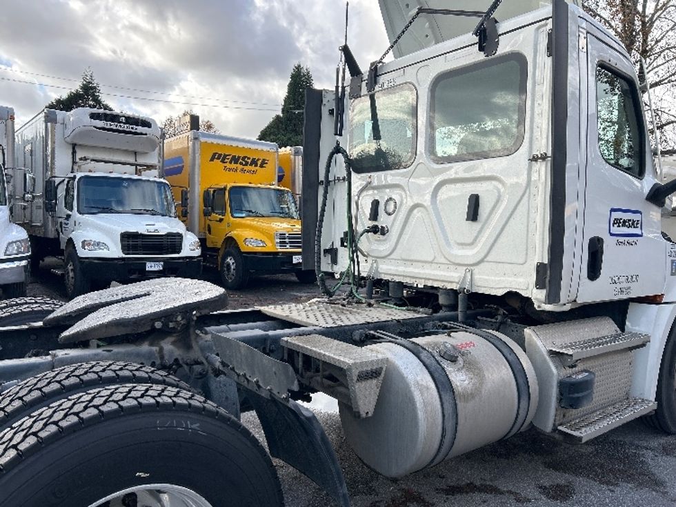 Day Cab Tractor-Heavy Duty Tractors-Freightliner-2022-T12642ST-Burnaby-BC-121,760\n\t\tkm-$ 80,500 - Image 17