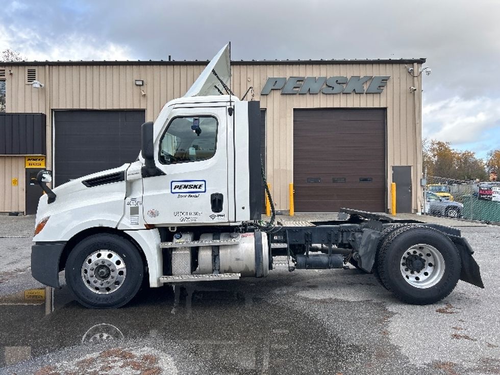 Day Cab Tractor-Heavy Duty Tractors-Freightliner-2022-T12642ST-Burnaby-BC-121,760\n\t\tkm-$ 80,500 - Image 4