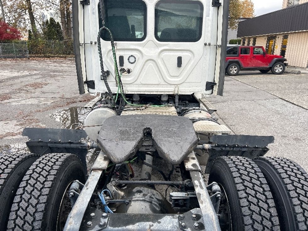Day Cab Tractor-Heavy Duty Tractors-Freightliner-2022-T12642ST-Burnaby-BC-121,760\n\t\tkm-$ 80,500 - Image 6