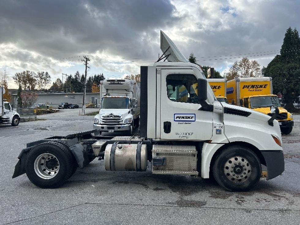 Day Cab Tractor-Heavy Duty Tractors-Freightliner-2022-T12642ST-Burnaby-BC-121,760\n\t\tkm-$ 80,500 - Image 8