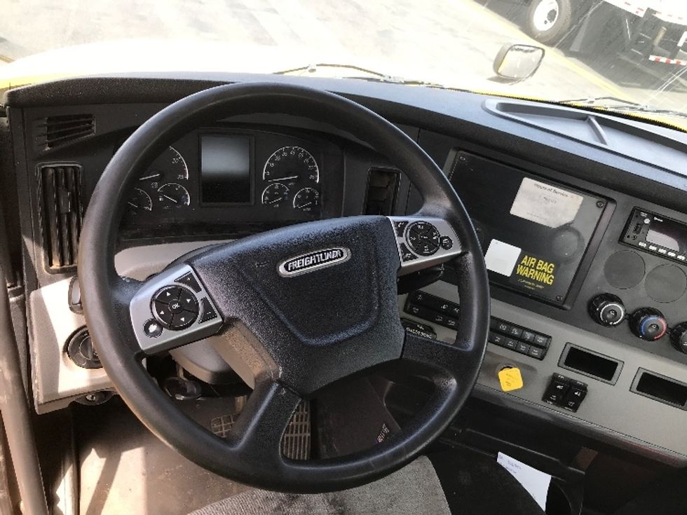 Day Cab Tractor-Heavy Duty Tractors-Freightliner-2022-T12642ST-City Of Industry-CA-363,674\n\t\tmiles-$ 73,500 - Image 11