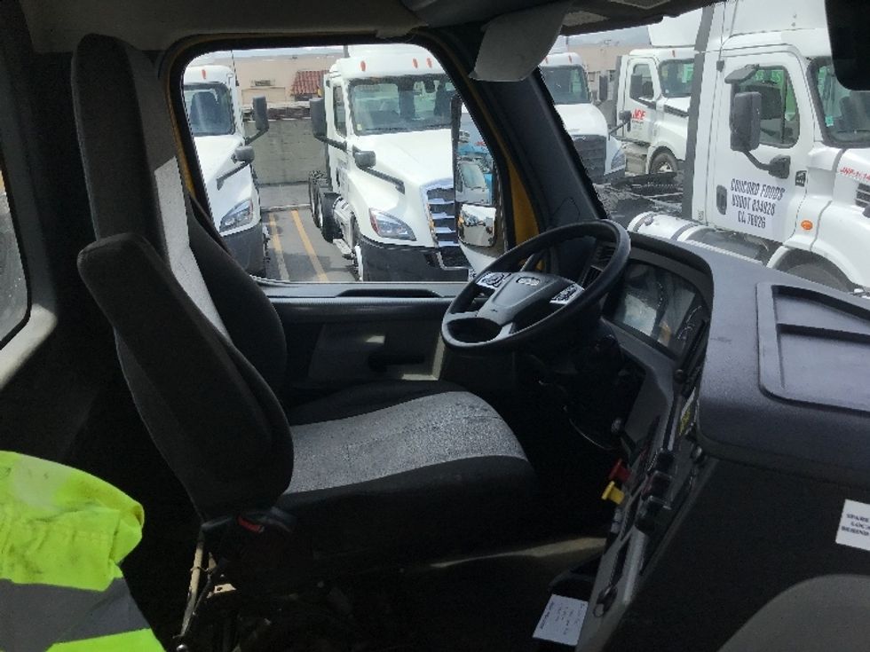 Day Cab Tractor-Heavy Duty Tractors-Freightliner-2022-T12642ST-City Of Industry-CA-363,674\n\t\tmiles-$ 73,500 - Image 14