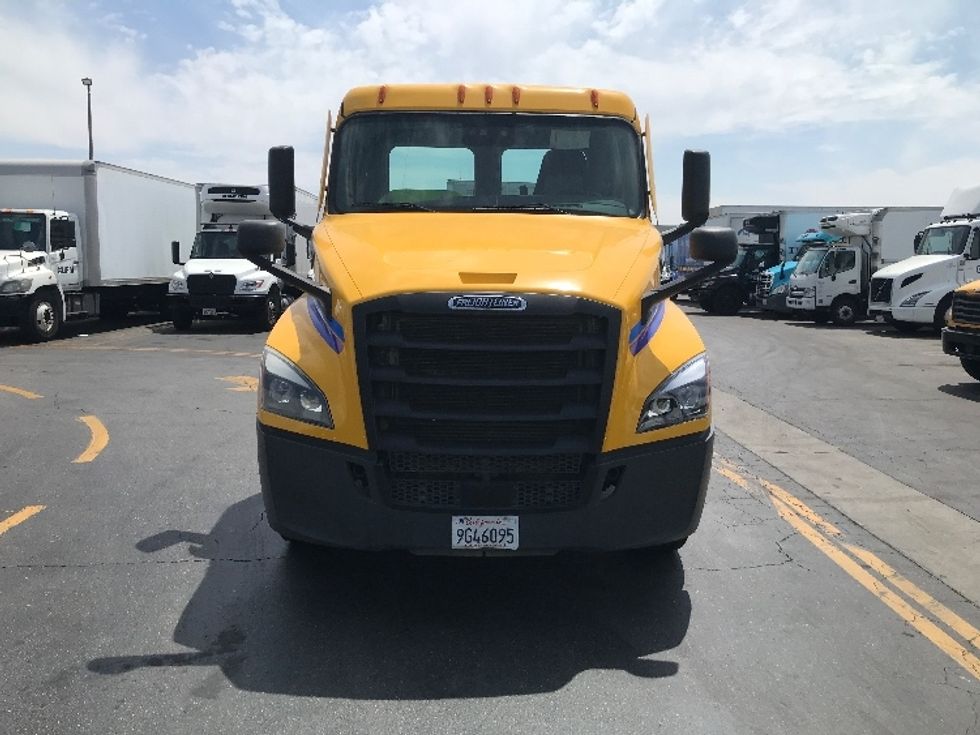 Day Cab Tractor-Heavy Duty Tractors-Freightliner-2022-T12642ST-City Of Industry-CA-363,674\n\t\tmiles-$ 73,500 - Image 2