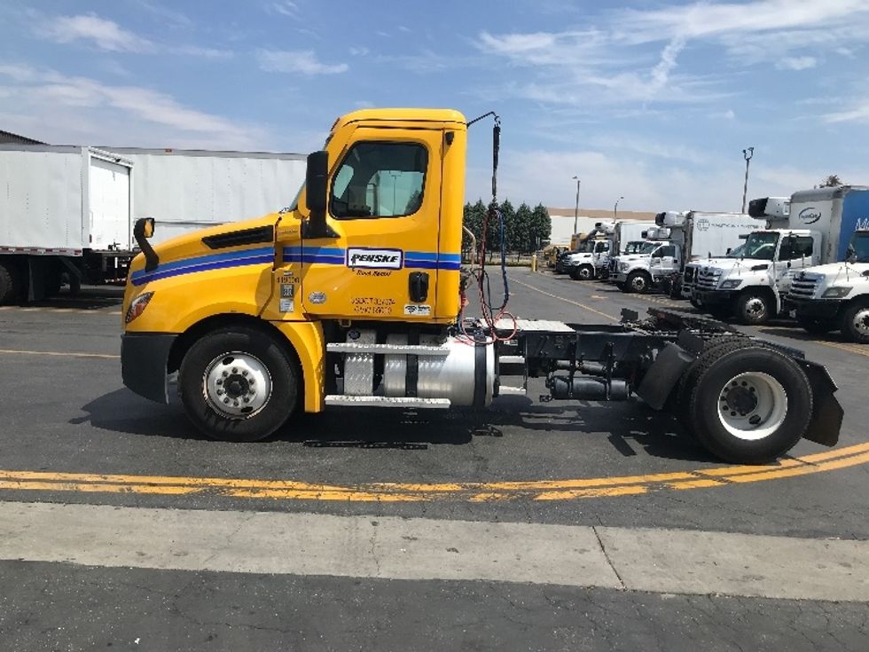 Day Cab Tractor-Heavy Duty Tractors-Freightliner-2022-T12642ST-City Of Industry-CA-363,674\n\t\tmiles-$ 73,500 - Image 4
