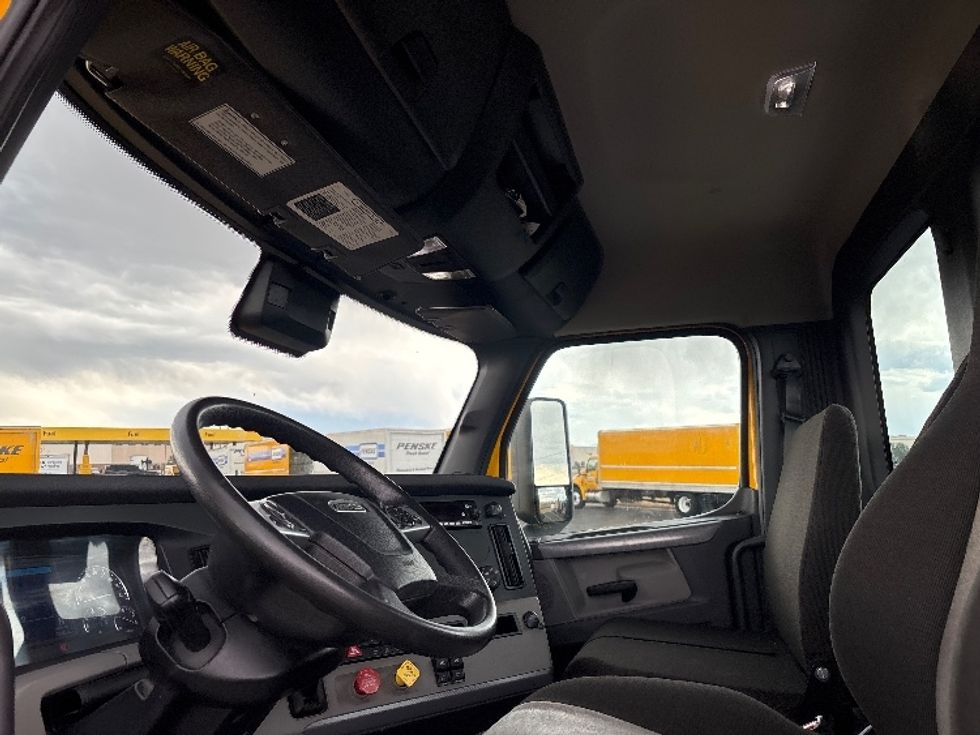 Day Cab Tractor-Heavy Duty Tractors-Freightliner-2022-T12642ST-Denver-CO-121,454\n\t\tmiles-$ 71,000 - Image 10