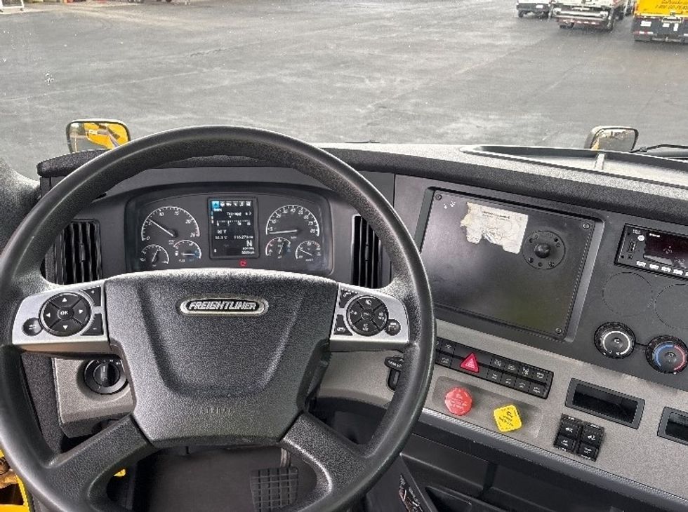 Day Cab Tractor-Heavy Duty Tractors-Freightliner-2022-T12642ST-Denver-CO-121,454\n\t\tmiles-$ 71,000 - Image 11