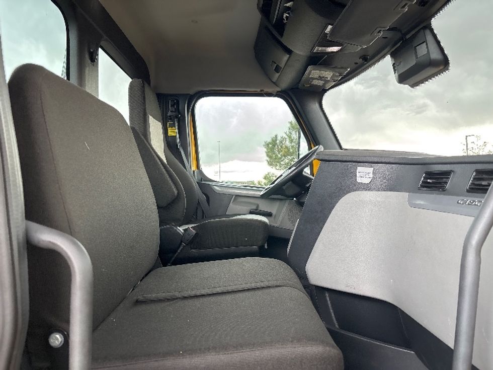 Day Cab Tractor-Heavy Duty Tractors-Freightliner-2022-T12642ST-Denver-CO-121,454\n\t\tmiles-$ 71,000 - Image 14