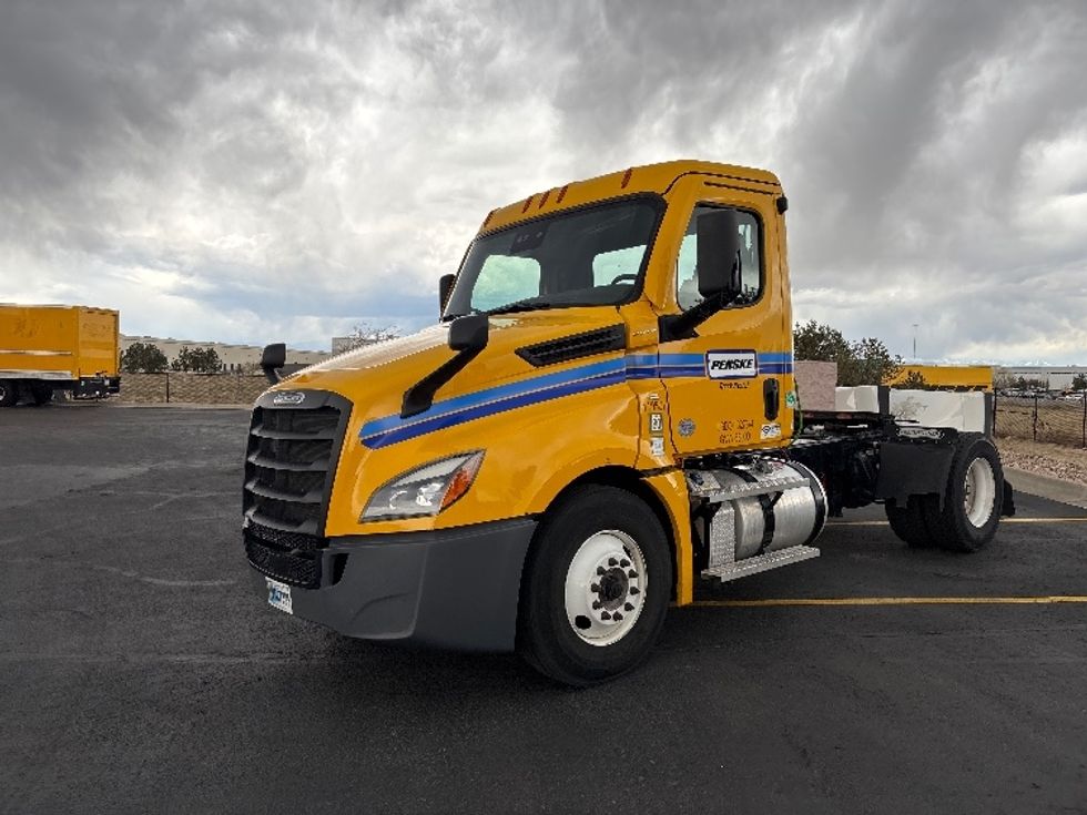 Day Cab Tractor-Heavy Duty Tractors-Freightliner-2022-T12642ST-Denver-CO-121,454\n\t\tmiles-$ 71,000 - Image 3