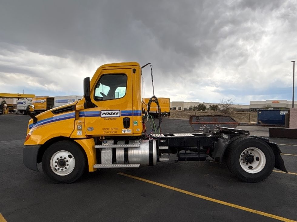 Day Cab Tractor-Heavy Duty Tractors-Freightliner-2022-T12642ST-Denver-CO-121,454\n\t\tmiles-$ 71,000 - Image 4