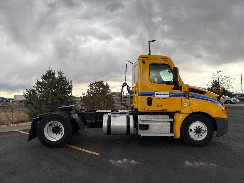 Day Cab Tractor-Heavy Duty Tractors-Freightliner-2022-T12642ST-Denver-CO-121,454\n\t\tmiles-$ 71,000 - Image 8