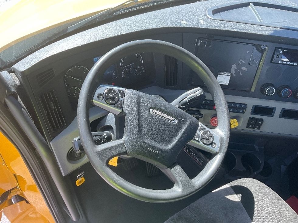 Day Cab Tractor-Heavy Duty Tractors-Freightliner-2022-T12642ST-Duluth-GA-292,477\n\t\tmiles-$ 68,000 - Image 11