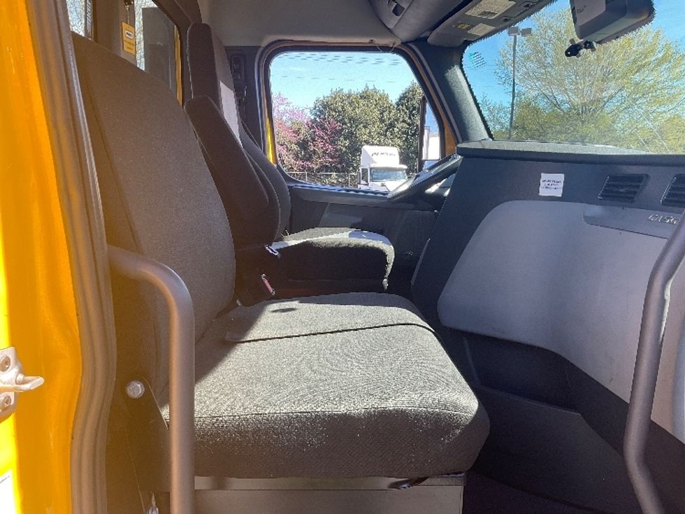 Day Cab Tractor-Heavy Duty Tractors-Freightliner-2022-T12642ST-Duluth-GA-292,477\n\t\tmiles-$ 68,000 - Image 14