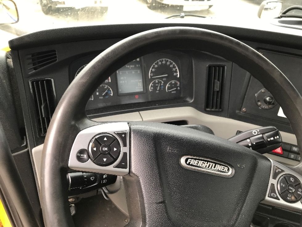 Day Cab Tractor-Heavy Duty Tractors-Freightliner-2022-T12642ST-Fitchburg-MA-392,945\n\t\tmiles-$ 51,500 - Image 11