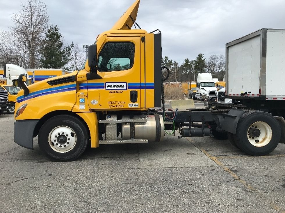 Day Cab Tractor-Heavy Duty Tractors-Freightliner-2022-T12642ST-Fitchburg-MA-392,945\n\t\tmiles-$ 51,500 - Image 4
