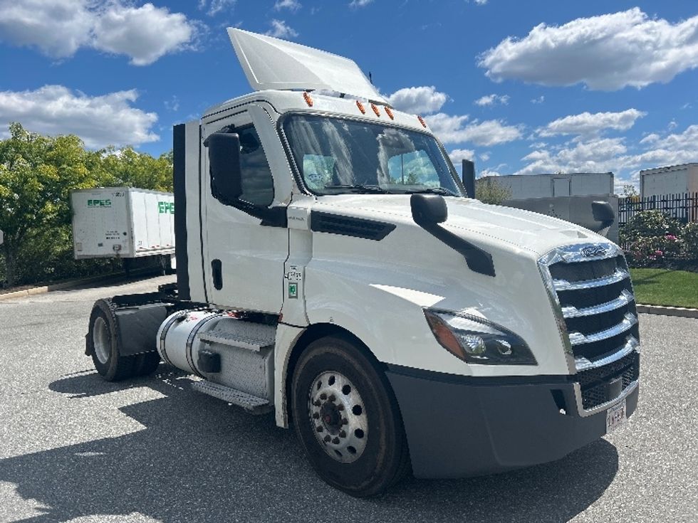 Day Cab Tractor-Heavy Duty Tractors-Freightliner-2022-T12642ST-Fitchburg-MA-419,226\n\t\tmiles-$ 56,000 - Image 1