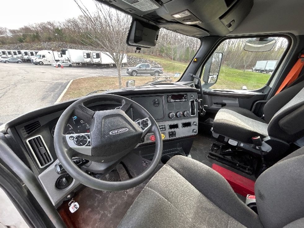 Day Cab Tractor-Heavy Duty Tractors-Freightliner-2022-T12642ST-Fitchburg-MA-419,226\n\t\tmiles-$ 56,000 - Image 10