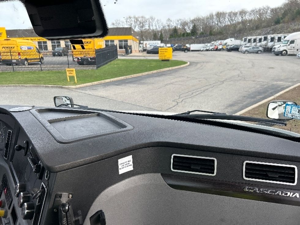 Day Cab Tractor-Heavy Duty Tractors-Freightliner-2022-T12642ST-Fitchburg-MA-419,226\n\t\tmiles-$ 56,000 - Image 13