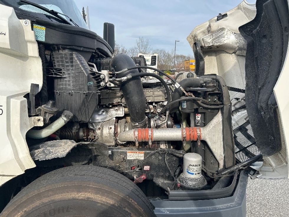 Day Cab Tractor-Heavy Duty Tractors-Freightliner-2022-T12642ST-Fitchburg-MA-419,226\n\t\tmiles-$ 56,000 - Image 15